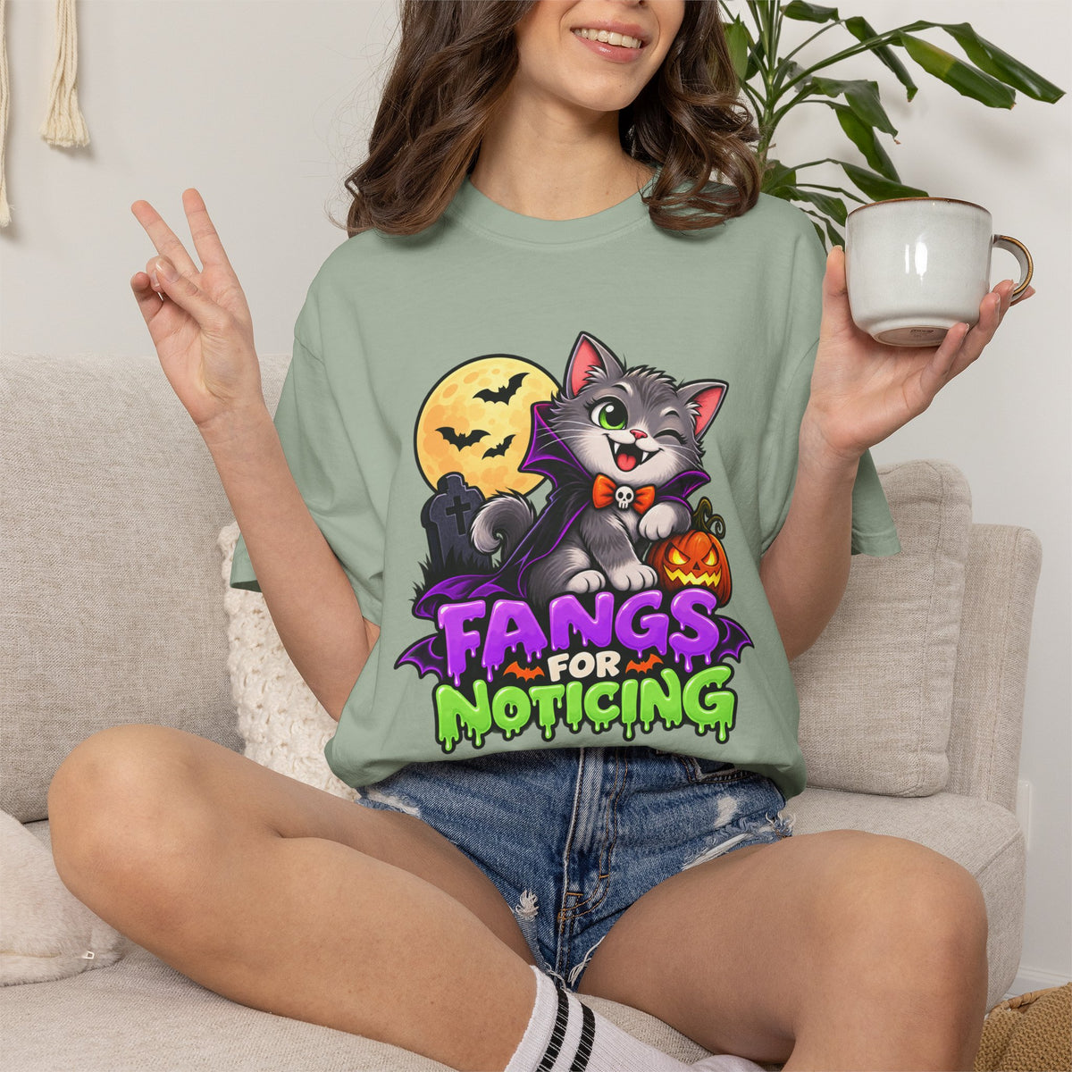 Fangs for Noticing – Cute Vampire Cat Halloween T-Shirt