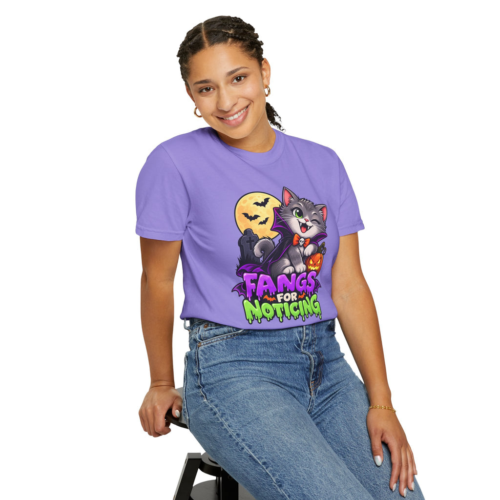 Fangs for Noticing – Cute Vampire Cat Halloween T-Shirt