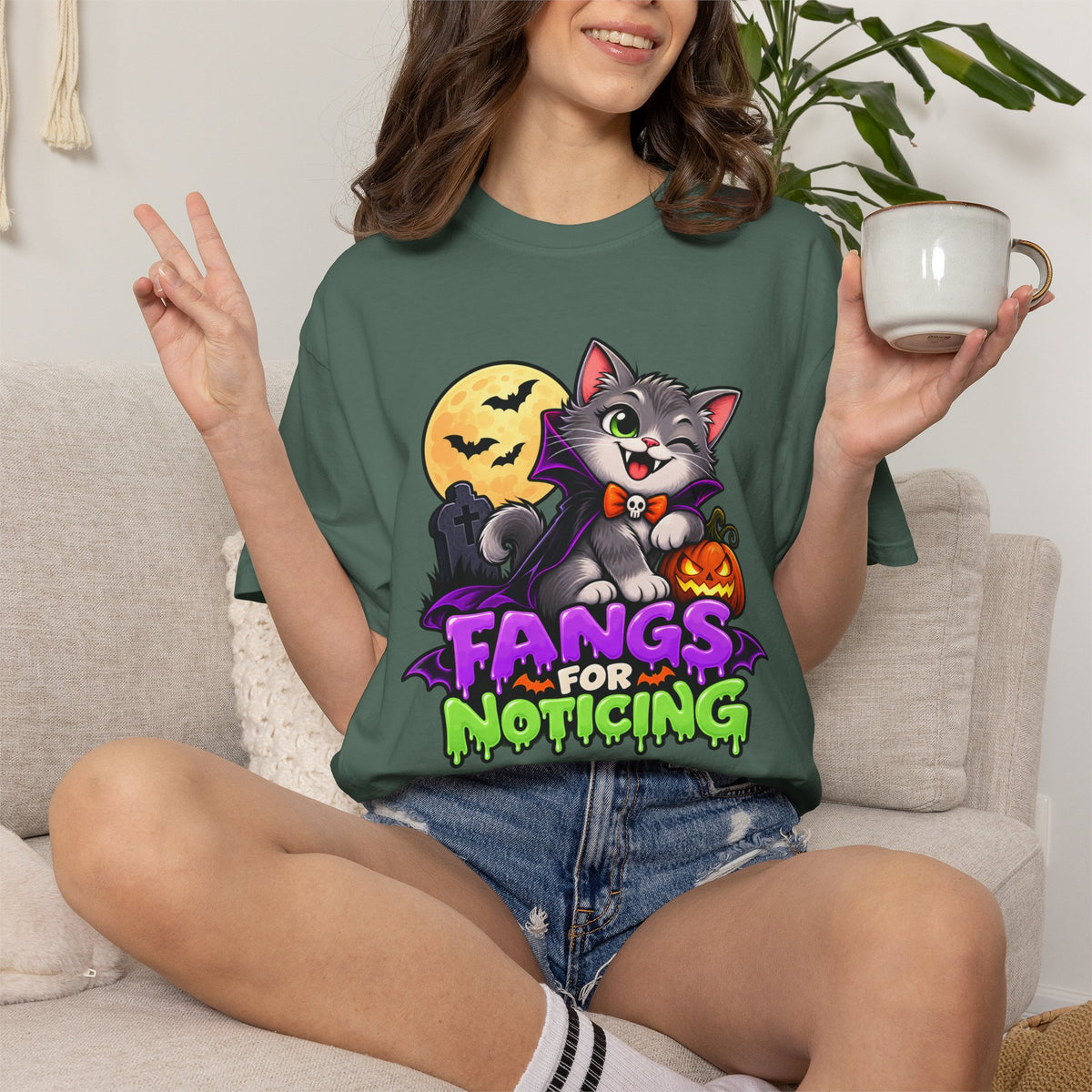 Fangs for Noticing – Cute Vampire Cat Halloween T-Shirt