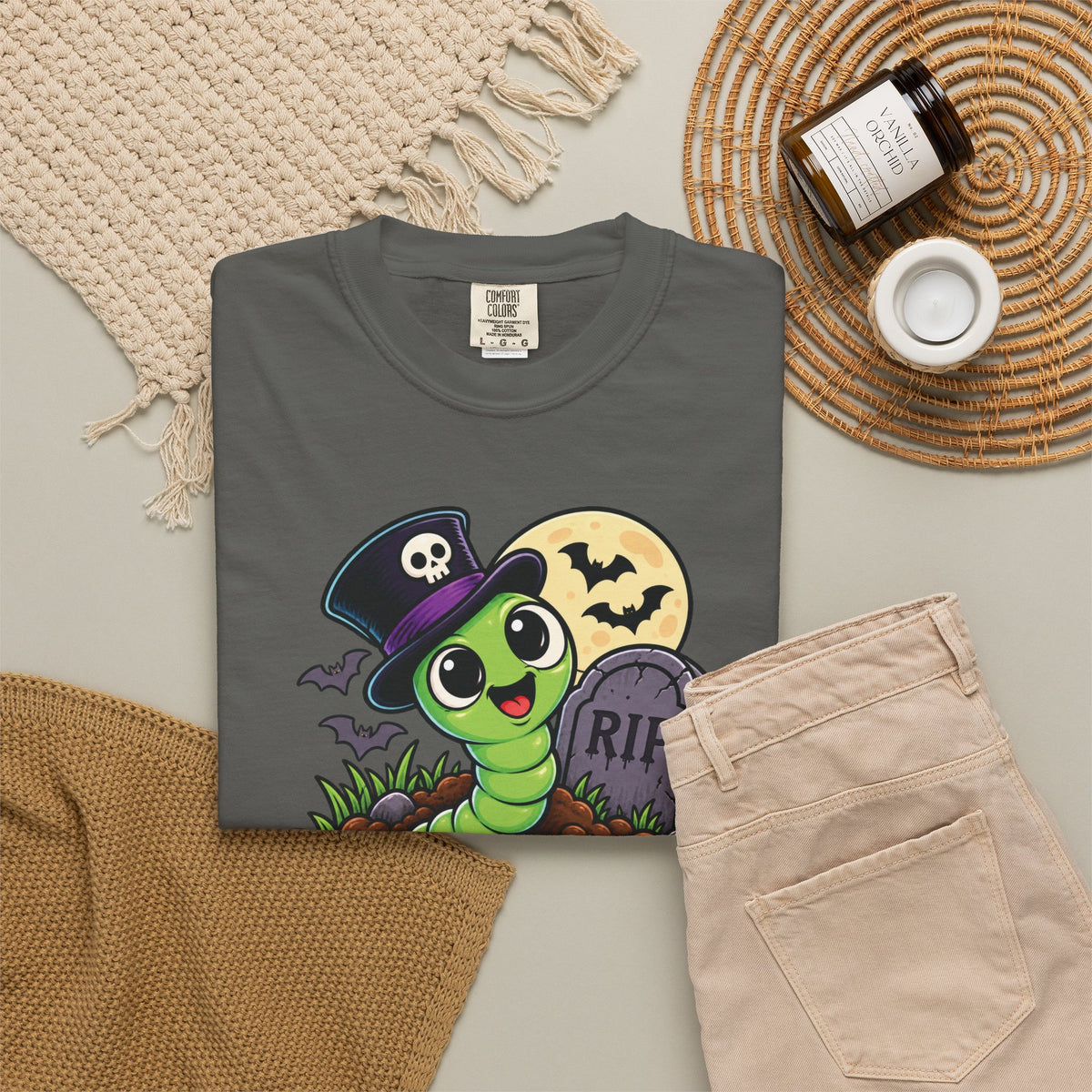 Living My Best Afterlife – Cute Halloween Graveyard Worm T-Shirt