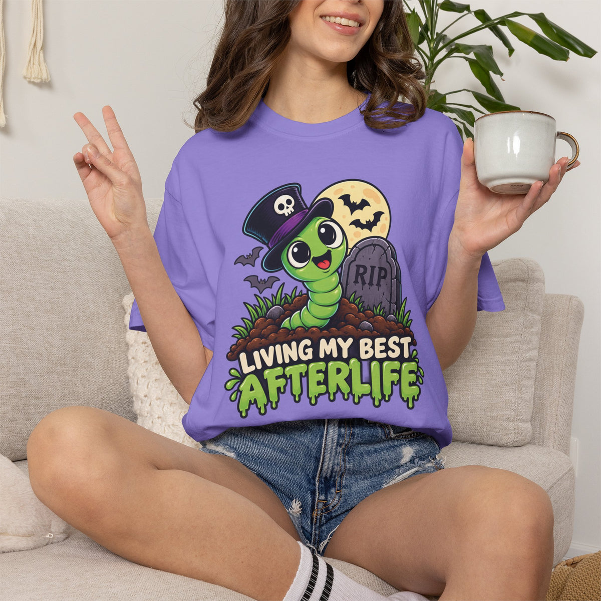 Living My Best Afterlife – Cute Halloween Graveyard Worm T-Shirt
