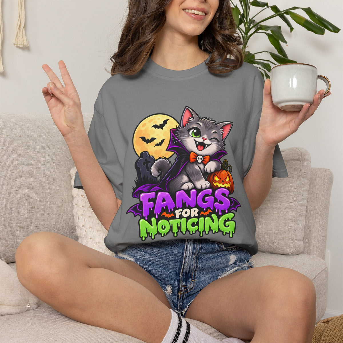 Fangs for Noticing – Cute Vampire Cat Halloween T-Shirt