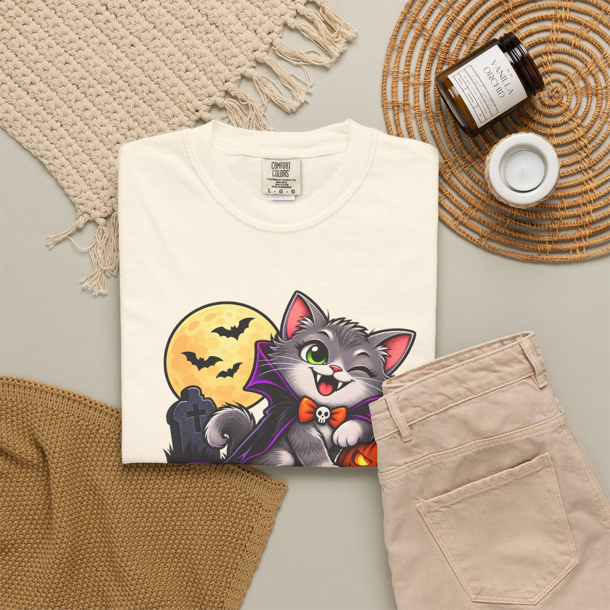 Fangs for Noticing – Cute Vampire Cat Halloween T-Shirt